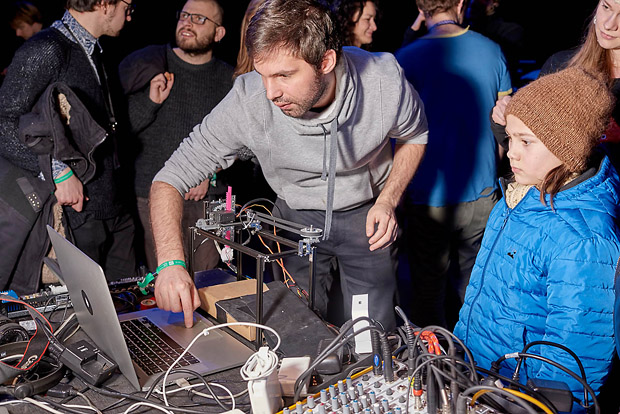 <i>musicmakers hacklab - tuning machines</i>