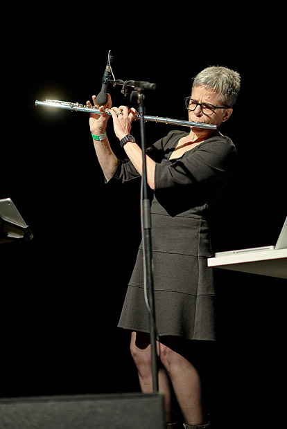 Anne La Berge - <i>Für Flöte, Stimme, Elektronik und Video</i>